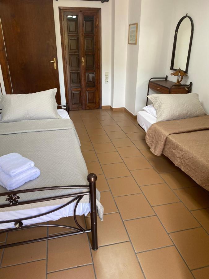 Evgenia'S Guest House Néon Oítilon Extérieur photo